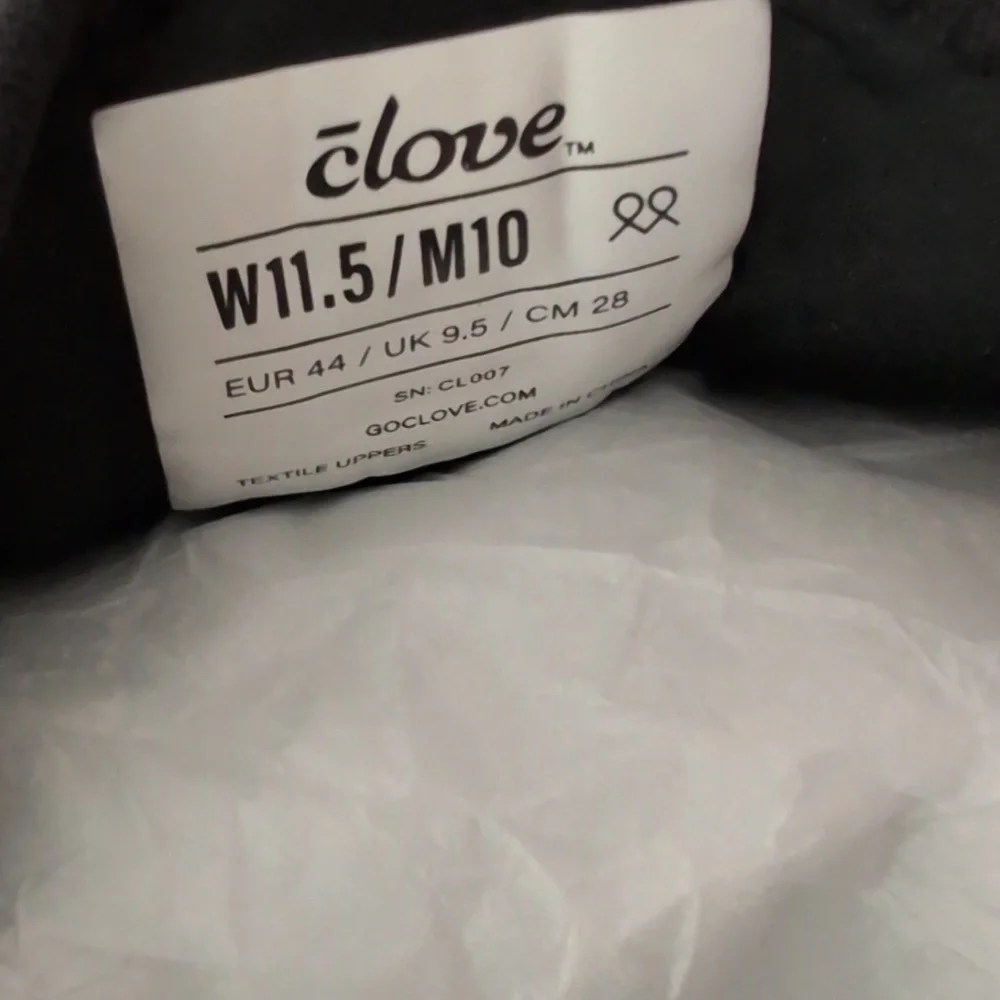 Clove Nursing Classic Sneaker Men's Size 10 Women's 11.5